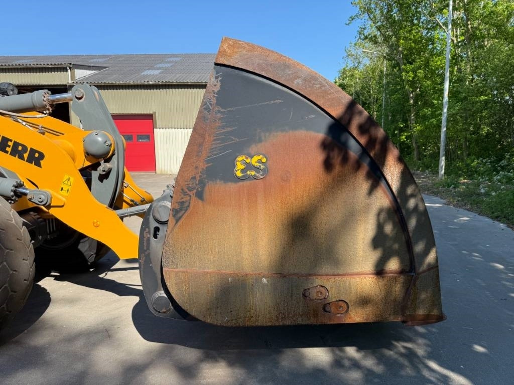 Eurosteel Hoogkiepbak - بكت - آلات البناء: صور 4 Eurosteel Hoogkiepbak - بكت - آلات البناء: صور 4