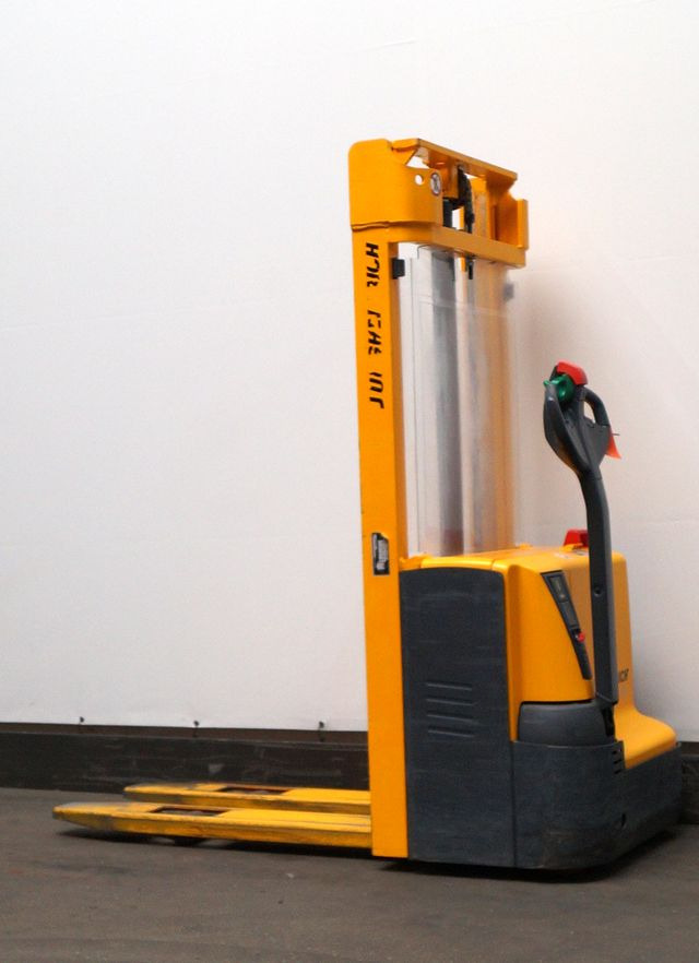 Jungheinrich EJC110 - معدات تكديس: صور 2 Jungheinrich EJC110 - معدات تكديس: صور 2