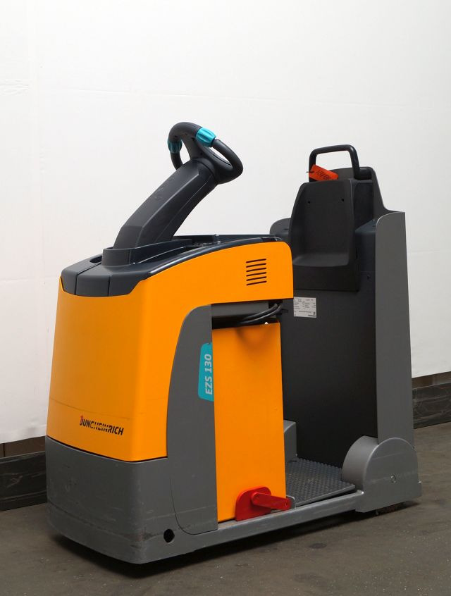 Jungheinrich EZS130 - جرار السحب الكهربائي: صور 1 Jungheinrich EZS130 - جرار السحب الكهربائي: صور 1