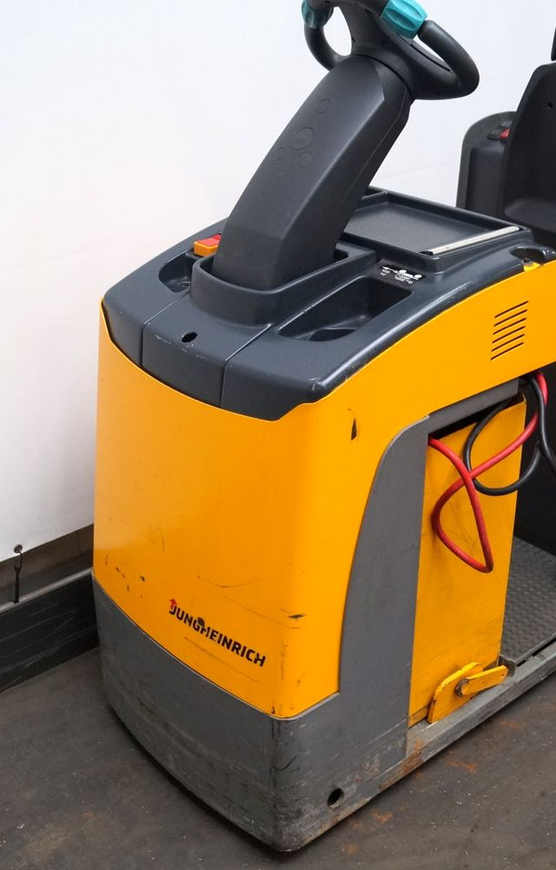 Jungheinrich EZS130 - جرار السحب الكهربائي: صور 3 Jungheinrich EZS130 - جرار السحب الكهربائي: صور 3