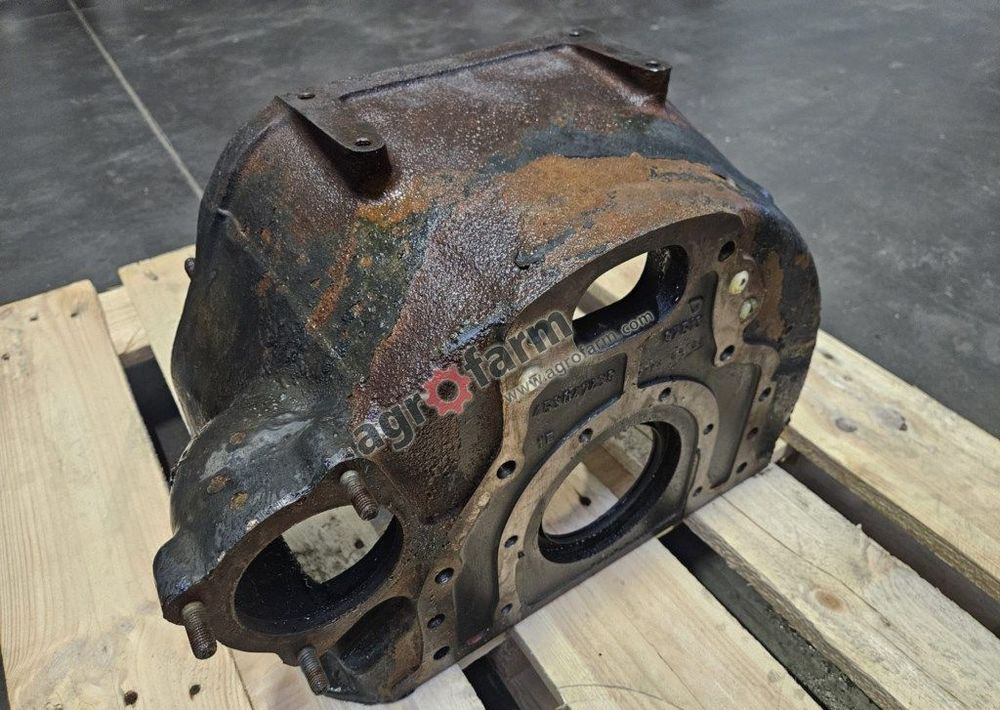Obudowa koła zamachowego Valtra N91, N101, N111 - علبة التروس: صور 1 Obudowa koła zamachowego Valtra N91, N101, N111 - علبة التروس: صور 1