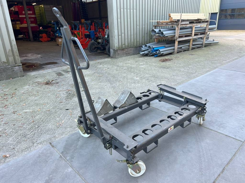 Claas / Fliegl Cargos transport kar - مقطورات الاعلاف: صور 1 Claas / Fliegl Cargos transport kar - مقطورات الاعلاف: صور 1