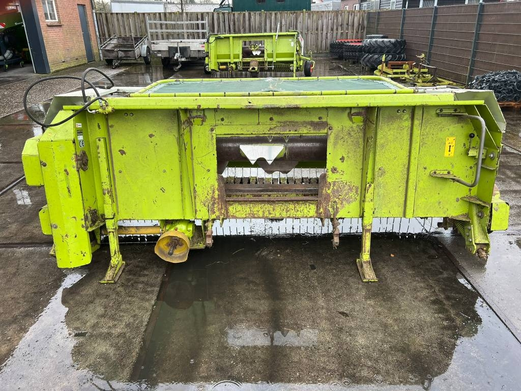 Claas PU 300 Gras pickup - معدات حصادة الأعلاف: صور 3 Claas PU 300 Gras pickup - معدات حصادة الأعلاف: صور 3