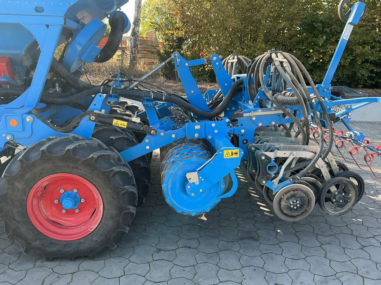 Lemken Compact Solitair 9/300 Z - الة بذر: صور 4 Lemken Compact Solitair 9/300 Z - الة بذر: صور 4