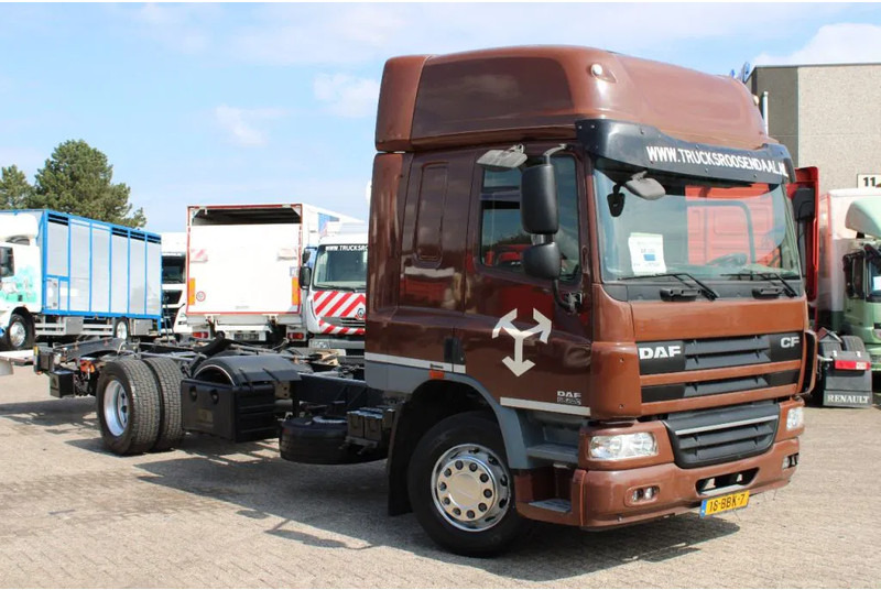 DAF CF 65 220 + lift + euro 5 - الشاسيه شاحنة: صور 4 DAF CF 65 220 + lift + euro 5 - الشاسيه شاحنة: صور 4