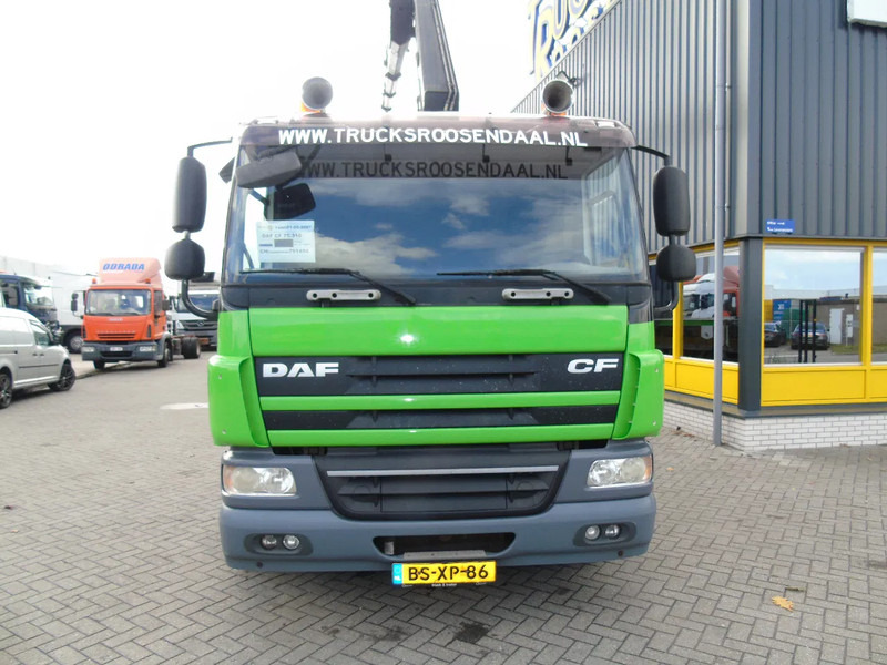 DAF CF 75.310 + HIAB 200 C5 + MANUAL + REMOTE + 6X2 STEERING - شاحنة كرين: صور 5 DAF CF 75.310 + HIAB 200 C5 + MANUAL + REMOTE + 6X2 STEERING - شاحنة كرين: صور 5