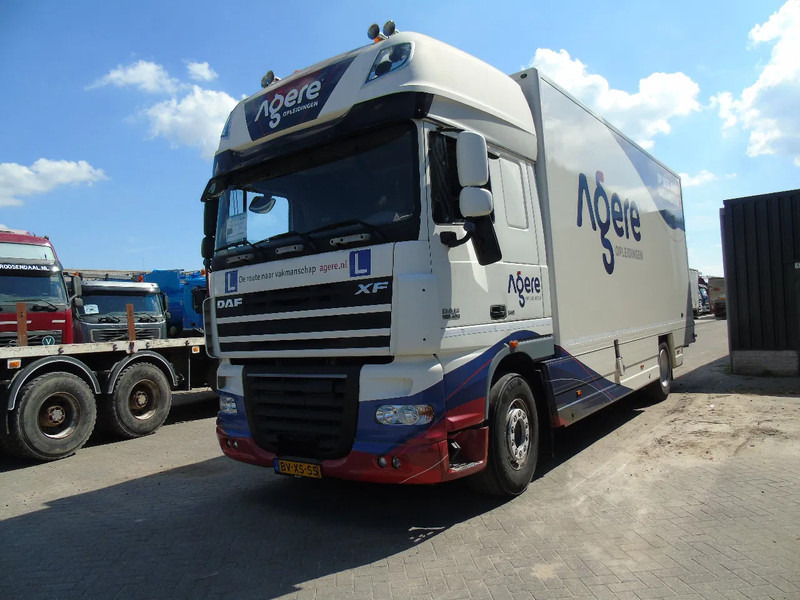 DAF XF 105 .460 + MANUAL + EURO 5 - بصندوق مغلق شاحنة: صور 2 DAF XF 105 .460 + MANUAL + EURO 5 - بصندوق مغلق شاحنة: صور 2