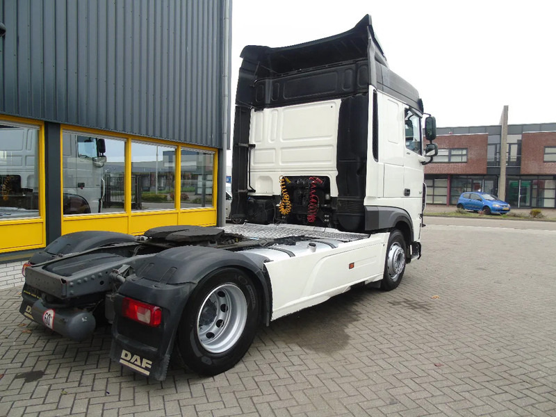 DAF XF 106.480 + EURO 6 + SPOILER - شاحنة جرار: صور 4 DAF XF 106.480 + EURO 6 + SPOILER - شاحنة جرار: صور 4