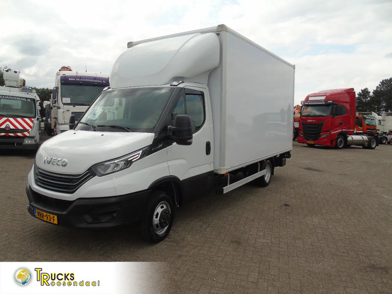 Iveco Daily 40 C18 + LIFT - الشاحنات الصغيرة صندوق مغلق: صور 1 Iveco Daily 40 C18 + LIFT - الشاحنات الصغيرة صندوق مغلق: صور 1