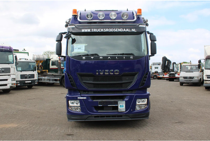 Iveco Stralis 460 + 6X2 + RETARDER + EURO 6 + SPOILERS - شاحنة جرار: صور 4 Iveco Stralis 460 + 6X2 + RETARDER + EURO 6 + SPOILERS - شاحنة جرار: صور 4