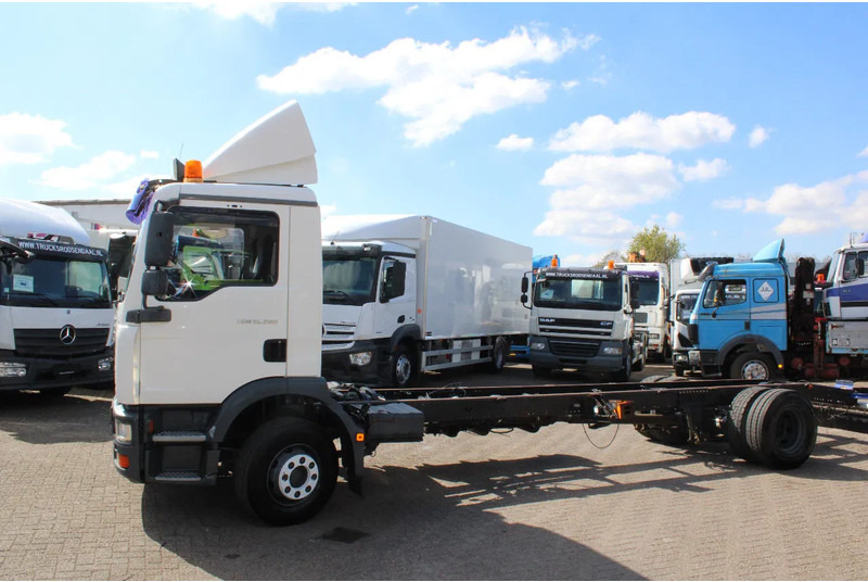 MAN TGM 12.280 + NICE TRUCK - الشاسيه شاحنة: صور 4 MAN TGM 12.280 + NICE TRUCK - الشاسيه شاحنة: صور 4