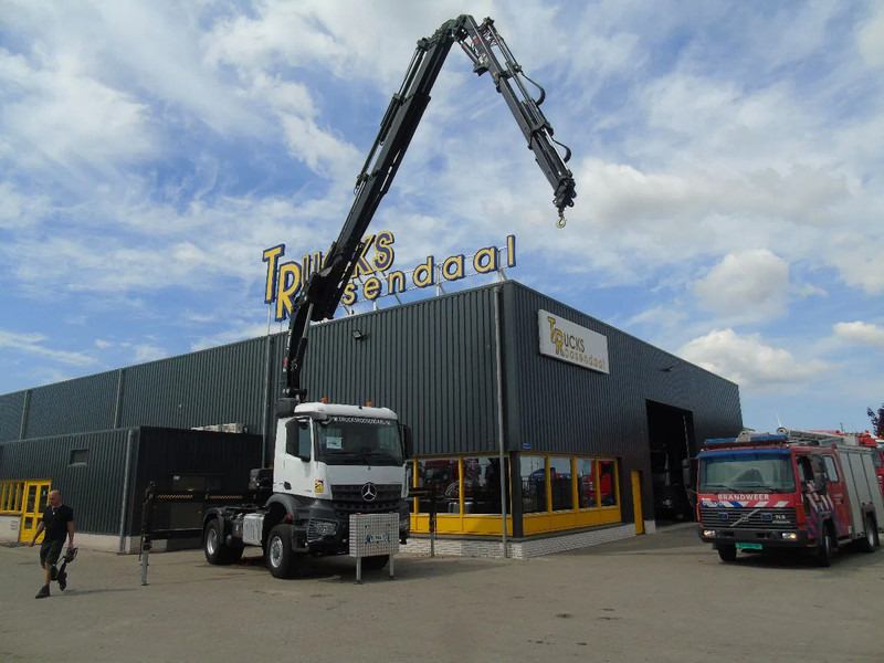 Mercedes-Benz Arocs 2051 + 4X4 + HIAB 302 E6 / JIB 70 X 4 + 10 EXTENTSIONS (512hours) - شاحنة كرين: صور 3 Mercedes-Benz Arocs 2051 + 4X4 + HIAB 302 E6 / JIB 70 X 4 + 10 EXTENTSIONS (512hours) - شاحنة كرين: صور 3