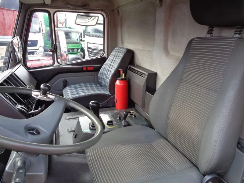 Mercedes-Benz SK 2433 SK 2433 + Semi-Auto + PTO + PM Serie 14 Crane + 3 pedals - شاحنة كرين: صور 4 Mercedes-Benz SK 2433 SK 2433 + Semi-Auto + PTO + PM Serie 14 Crane + 3 pedals - شاحنة كرين: صور 4