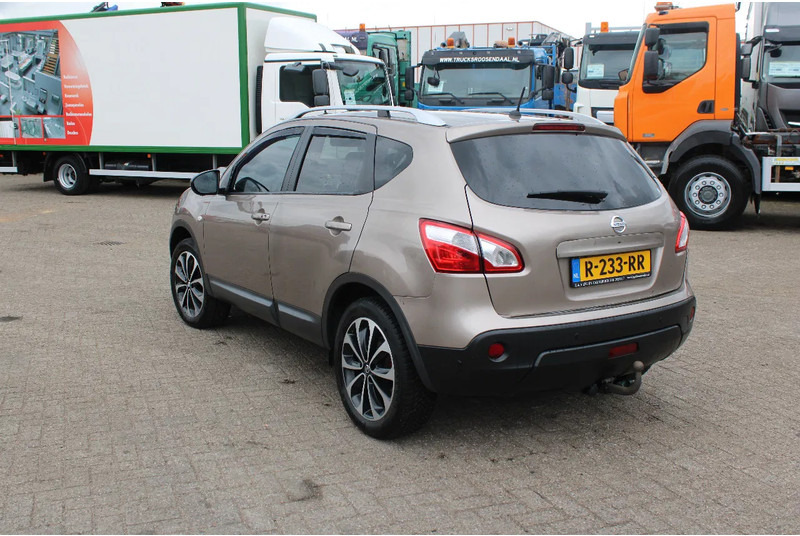 Nissan QASHQAI 2.0 AUTOMATIC / CAMERA - سيارة دفع رباعي: صور 3 Nissan QASHQAI 2.0 AUTOMATIC / CAMERA - سيارة دفع رباعي: صور 3