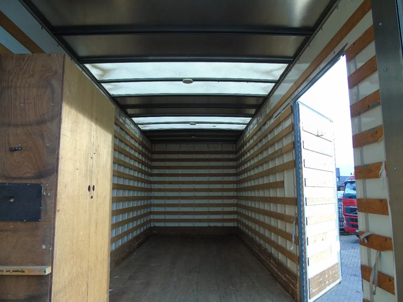 Renault D 220 + special lift + 165km! - بصندوق مغلق شاحنة: صور 4 Renault D 220 + special lift + 165km! - بصندوق مغلق شاحنة: صور 4