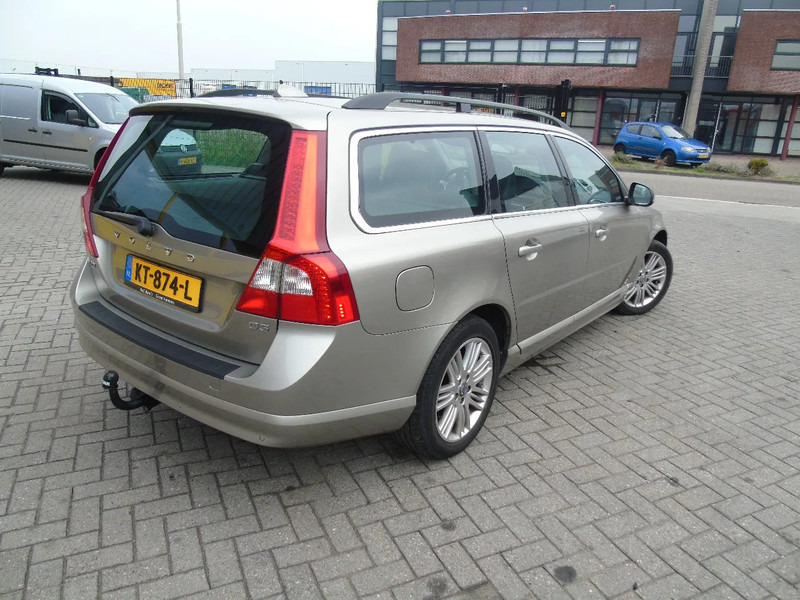 Volvo V70 + manual - هاتشباك: صور 5 Volvo V70 + manual - هاتشباك: صور 5