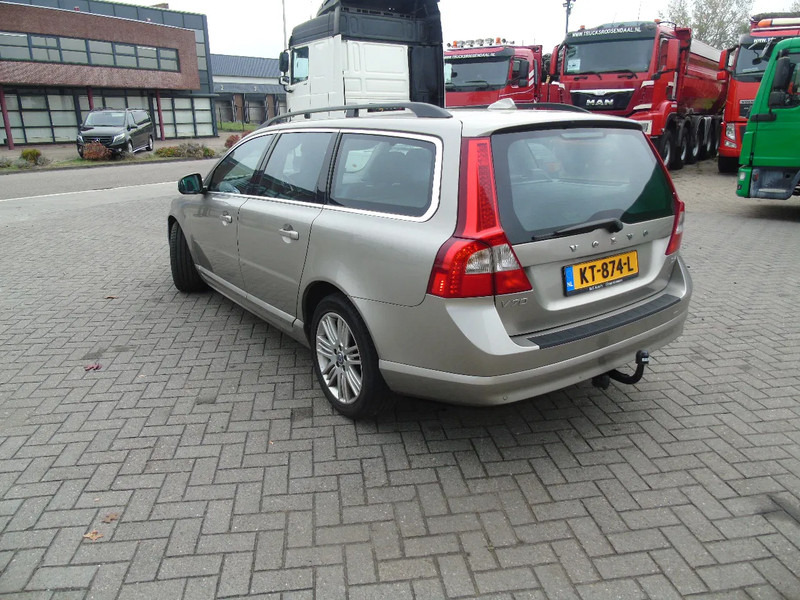 Volvo V70 + manual - هاتشباك: صور 4 Volvo V70 + manual - هاتشباك: صور 4