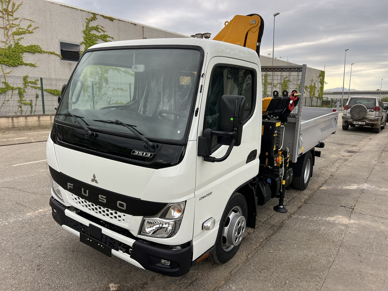 FUSO 35 3S - شاحنة كرين: صور 1 FUSO 35 3S - شاحنة كرين: صور 1