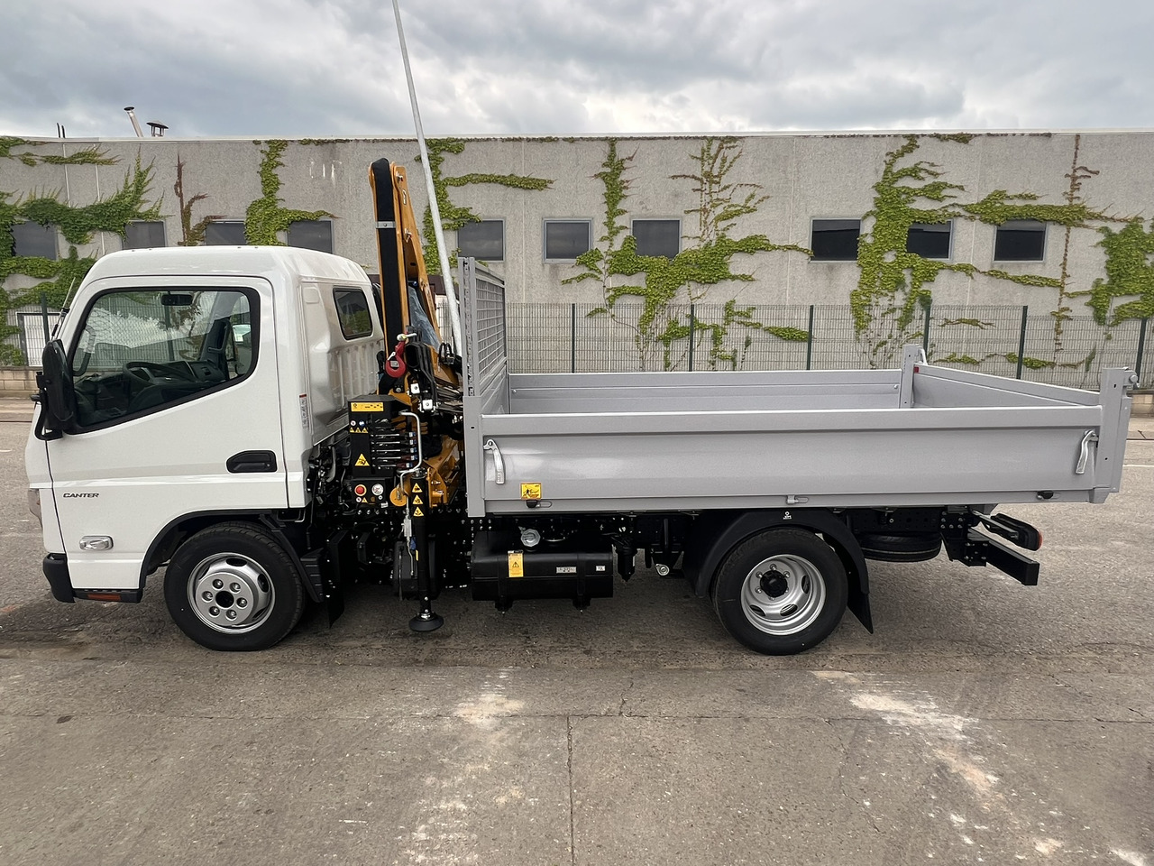 FUSO 35 3S - شاحنة كرين: صور 2 FUSO 35 3S - شاحنة كرين: صور 2