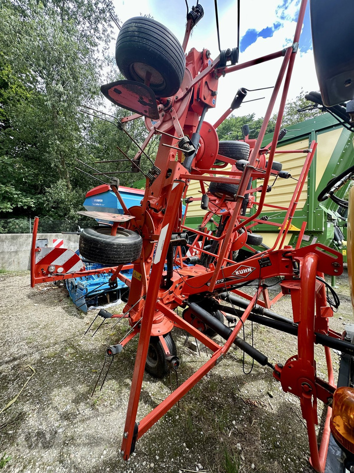 Kuhn GF 8712 - لمّامَة القش: صور 4 Kuhn GF 8712 - لمّامَة القش: صور 4