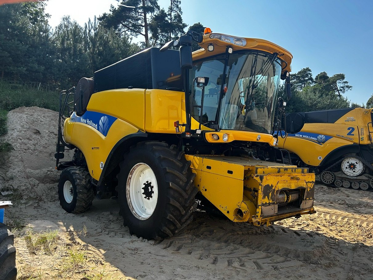 New Holland CR 9070 ELEV - جرار: صور 1 New Holland CR 9070 ELEV - جرار: صور 1