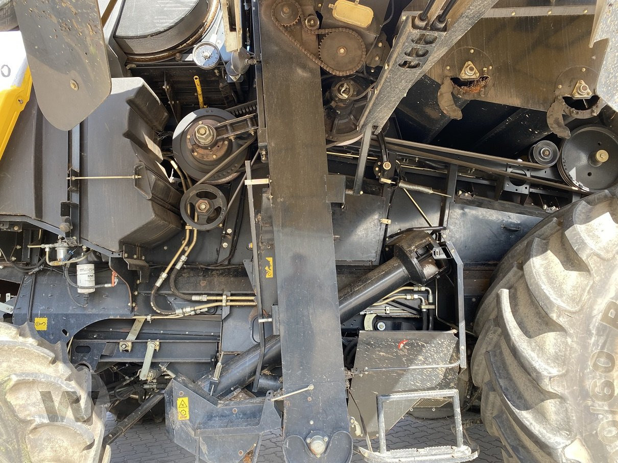 New Holland CR 9090 - حصادة شاملة: صور 2 New Holland CR 9090 - حصادة شاملة: صور 2