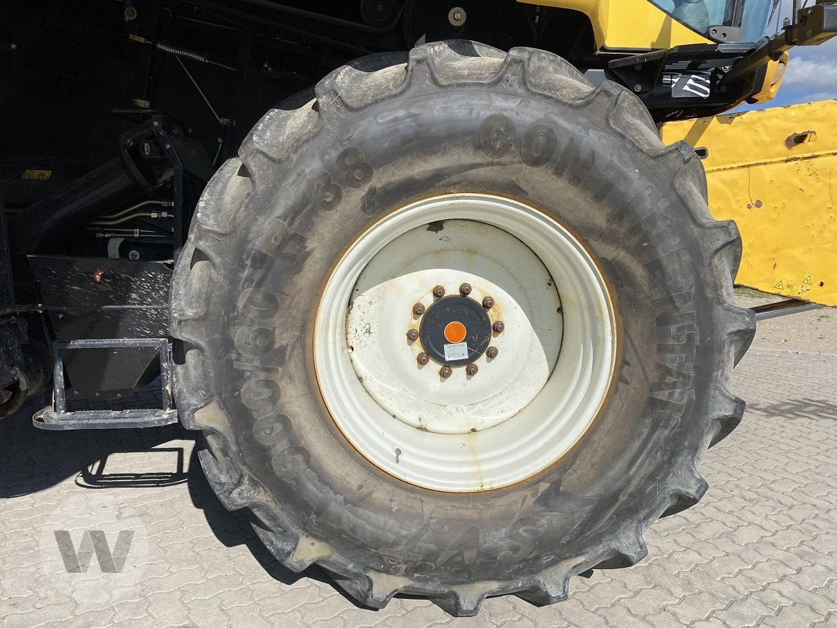 New Holland CR 9090 - حصادة شاملة: صور 3 New Holland CR 9090 - حصادة شاملة: صور 3