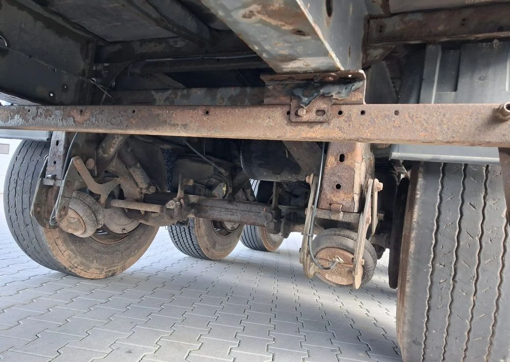 Krone Standard, Firanka, Mocowania promowe, Podnoszony zderzak - الخيمة نصف مقطورة: صور 5 Krone Standard, Firanka, Mocowania promowe, Podnoszony zderzak - الخيمة نصف مقطورة: صور 5