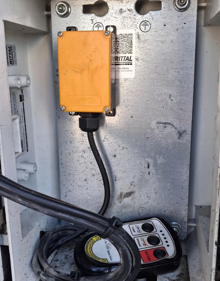 Reisch Ruchoma Podłoga 8mm - أرضية المشي نصف مقطورة: صور 4 Reisch Ruchoma Podłoga 8mm - أرضية المشي نصف مقطورة: صور 4