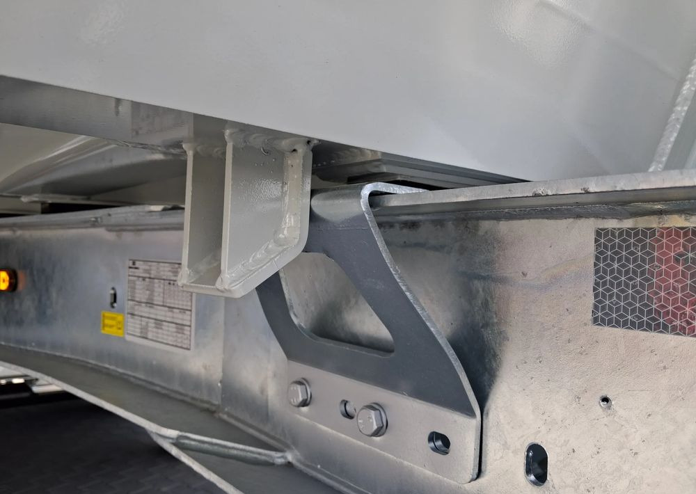 Zaslaw Aluminiowa skrzynia 28-33m3 - قلابة نصف مقطورة: صور 4 Zaslaw Aluminiowa skrzynia 28-33m3 - قلابة نصف مقطورة: صور 4