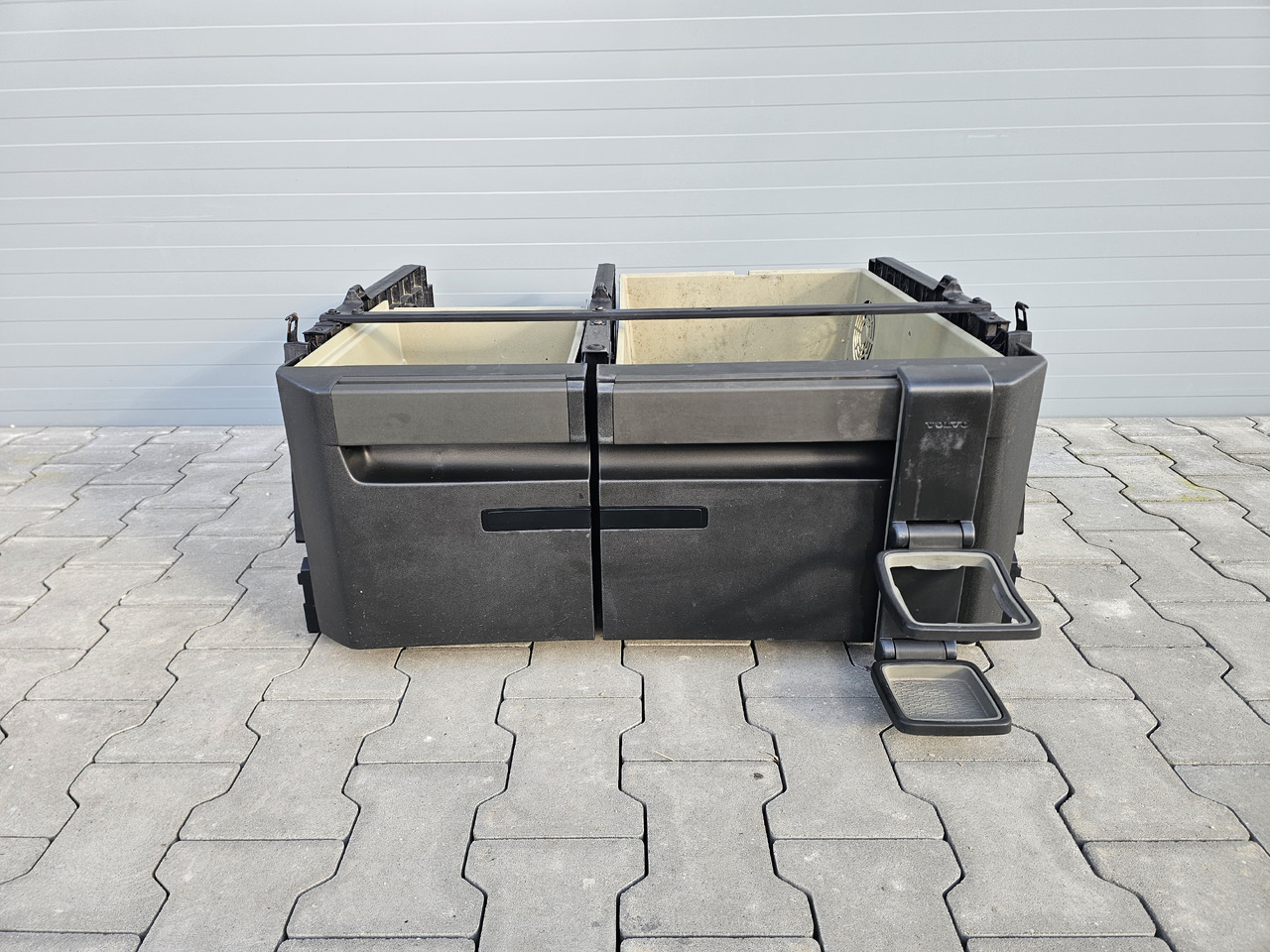 VOLVO FH4 / CABIN UNDERBED STORAGE / 23538347 23538293 - الكابينة والداخلية: صور 2 VOLVO FH4 / CABIN UNDERBED STORAGE / 23538347 23538293 - الكابينة والداخلية: صور 2