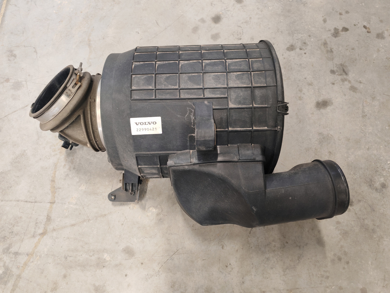 VOLVO FH5 FM5 EURO 6 / COMPLETE AIR FILTER / 22990421 - فلتر الهواء: صور 2 VOLVO FH5 FM5 EURO 6 / COMPLETE AIR FILTER / 22990421 - فلتر الهواء: صور 2