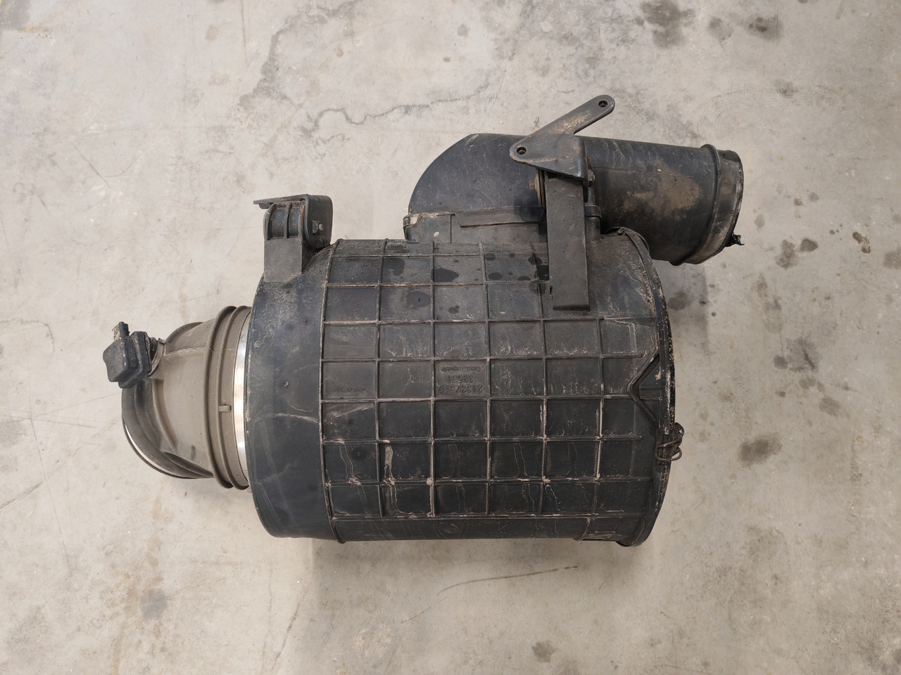 VOLVO FH5 FM5 EURO 6 / COMPLETE AIR FILTER / 22990421 - فلتر الهواء: صور 3 VOLVO FH5 FM5 EURO 6 / COMPLETE AIR FILTER / 22990421 - فلتر الهواء: صور 3