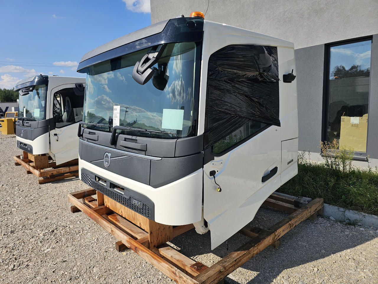 VOLVO FM5 FMX LOW DAY CAB / FULLY COMPLETE / BRAND NEW - الكبائن: صور 2 VOLVO FM5 FMX LOW DAY CAB / FULLY COMPLETE / BRAND NEW - الكبائن: صور 2