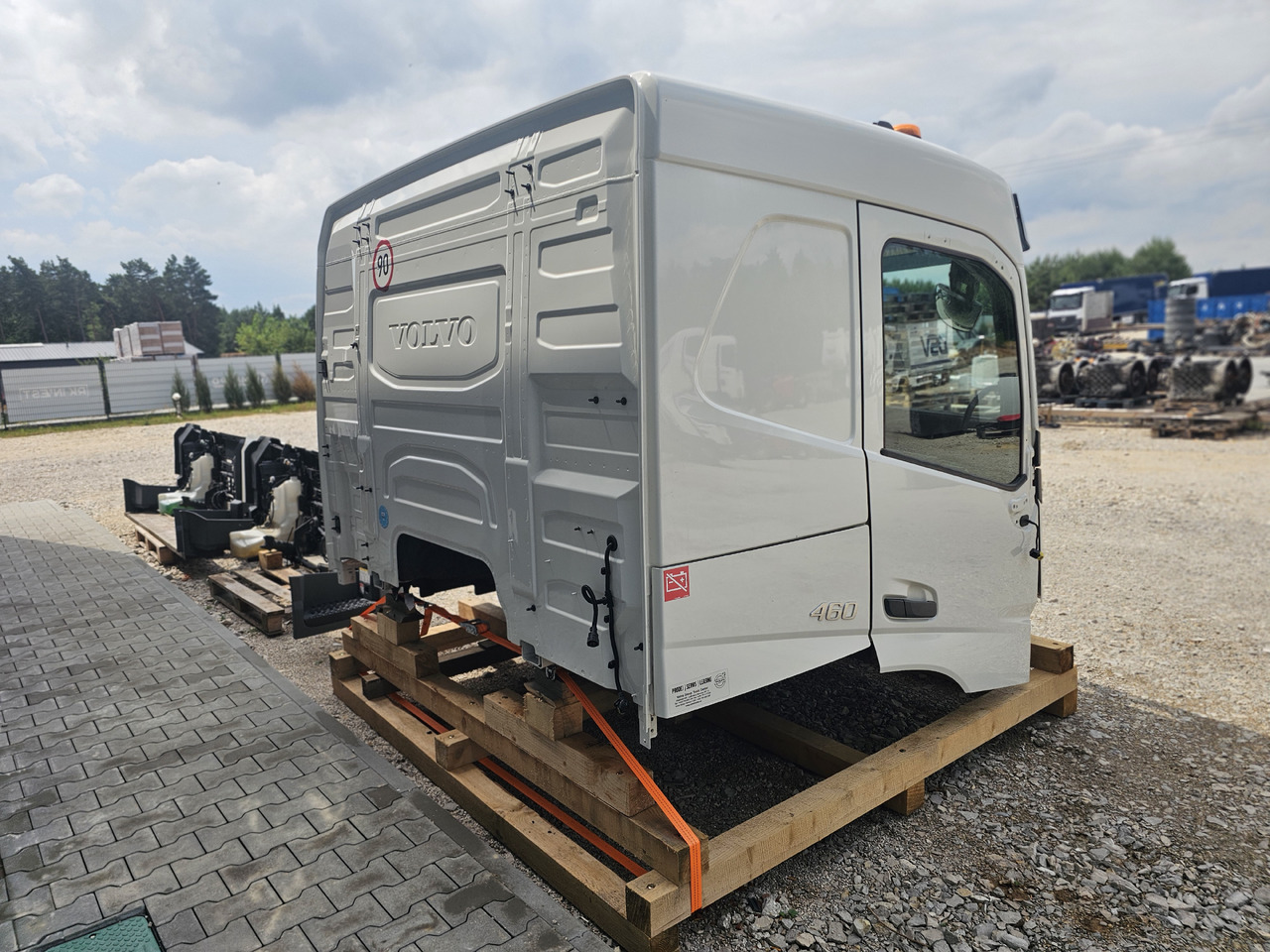 VOLVO FM5 LOW ROOF / L2 H1 / COMPLETE CAB / 2022 - الكبائن: صور 5 VOLVO FM5 LOW ROOF / L2 H1 / COMPLETE CAB / 2022 - الكبائن: صور 5