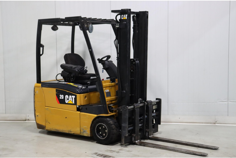 Caterpillar EP20PNT - رافعة شوكية كهربائية: صور 1 Caterpillar EP20PNT - رافعة شوكية كهربائية: صور 1