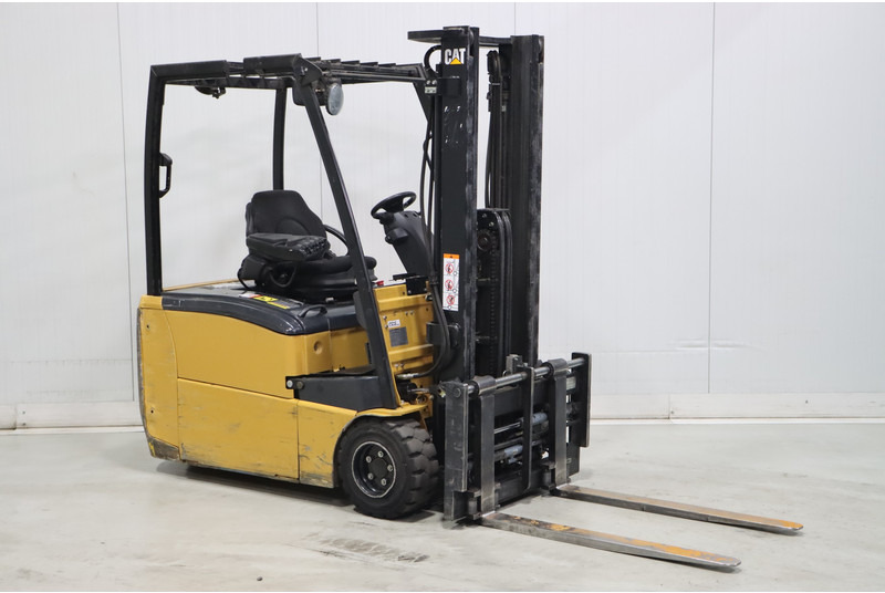 Caterpillar EP20PNT - رافعة شوكية كهربائية: صور 1 Caterpillar EP20PNT - رافعة شوكية كهربائية: صور 1