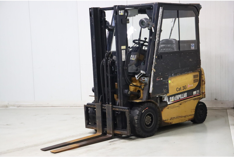 Caterpillar EP25KPAC - رافعة شوكية كهربائية: صور 3 Caterpillar EP25KPAC - رافعة شوكية كهربائية: صور 3