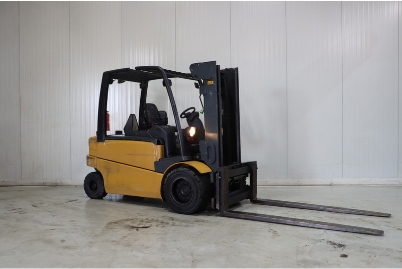 Caterpillar EP50 - رافعة شوكية كهربائية: صور 1 Caterpillar EP50 - رافعة شوكية كهربائية: صور 1