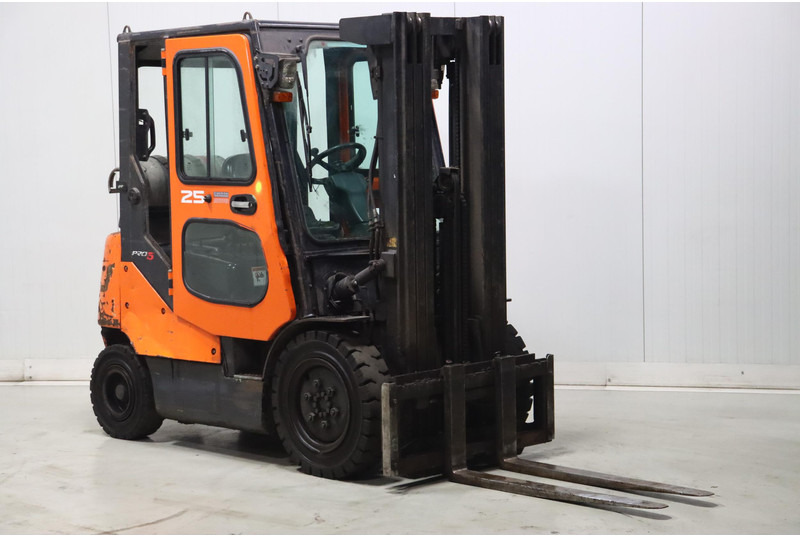 Doosan G25E-5 - رافعة شوكية تعمل بالغاز: صور 1 Doosan G25E-5 - رافعة شوكية تعمل بالغاز: صور 1