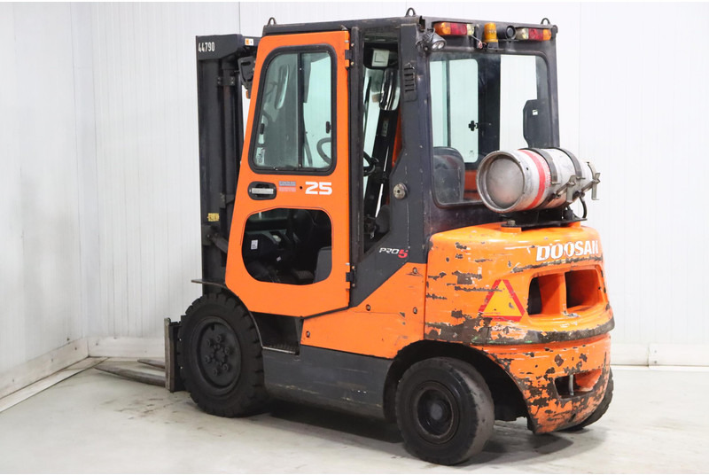 Doosan G25E-5 - رافعة شوكية تعمل بالغاز: صور 4 Doosan G25E-5 - رافعة شوكية تعمل بالغاز: صور 4