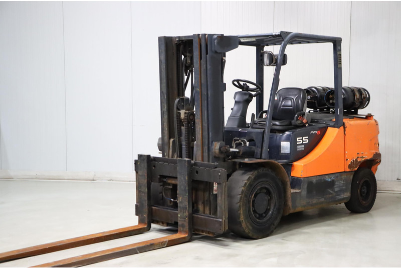 Doosan G55C-5 - رافعة شوكية تعمل بالغاز: صور 3 Doosan G55C-5 - رافعة شوكية تعمل بالغاز: صور 3