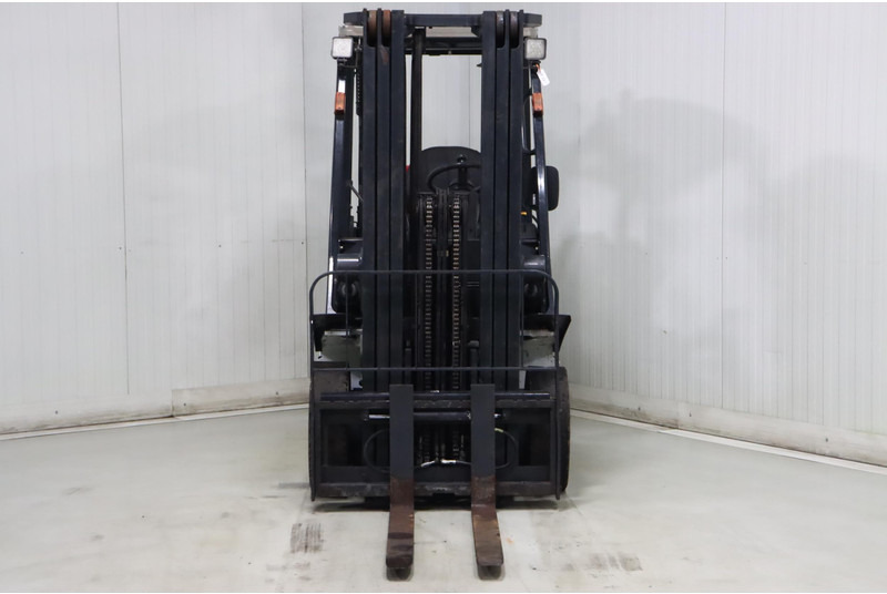 Nissan U1D2A20LQ - رافعة شوكية تعمل بالغاز: صور 2 Nissan U1D2A20LQ - رافعة شوكية تعمل بالغاز: صور 2