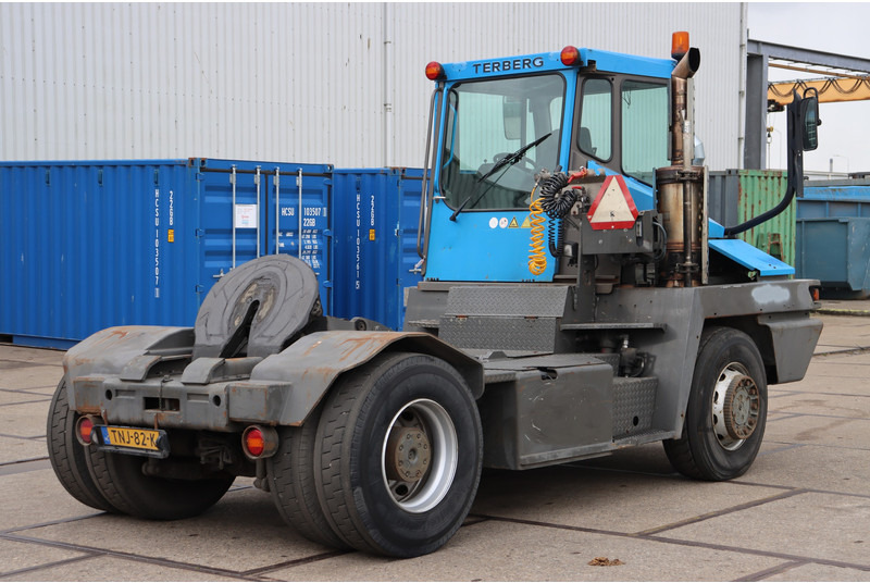 Terberg RT222 - جرارات صالات المطارات: صور 2 Terberg RT222 - جرارات صالات المطارات: صور 2