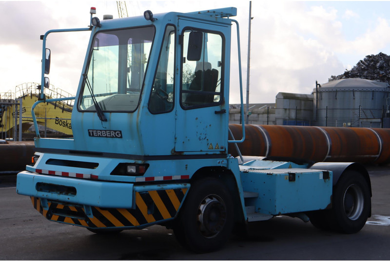 Terberg YT222 - جرارات صالات المطارات: صور 3 Terberg YT222 - جرارات صالات المطارات: صور 3