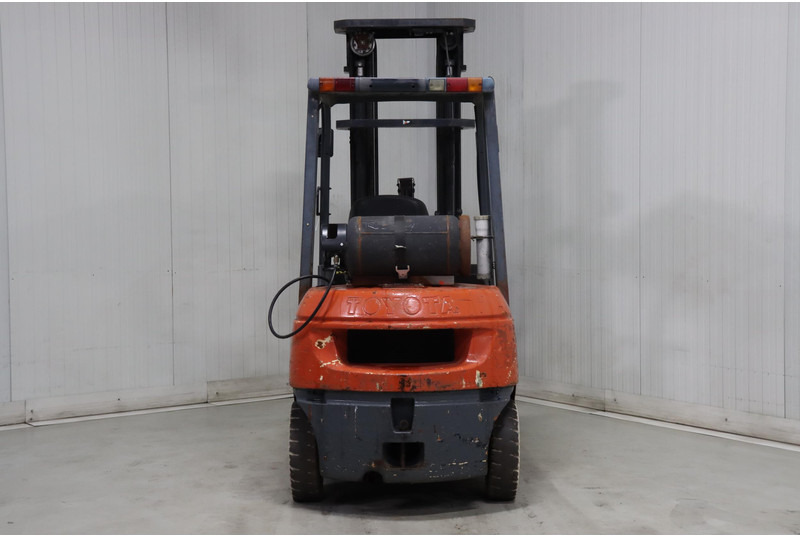 Toyota 42-7FGF25 - رافعة شوكية تعمل بالغاز: صور 5 Toyota 42-7FGF25 - رافعة شوكية تعمل بالغاز: صور 5