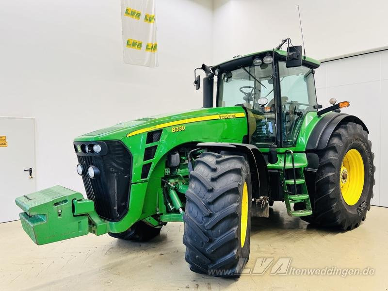 John Deere 8330 PowerShift - جرار: صور 1 John Deere 8330 PowerShift - جرار: صور 1