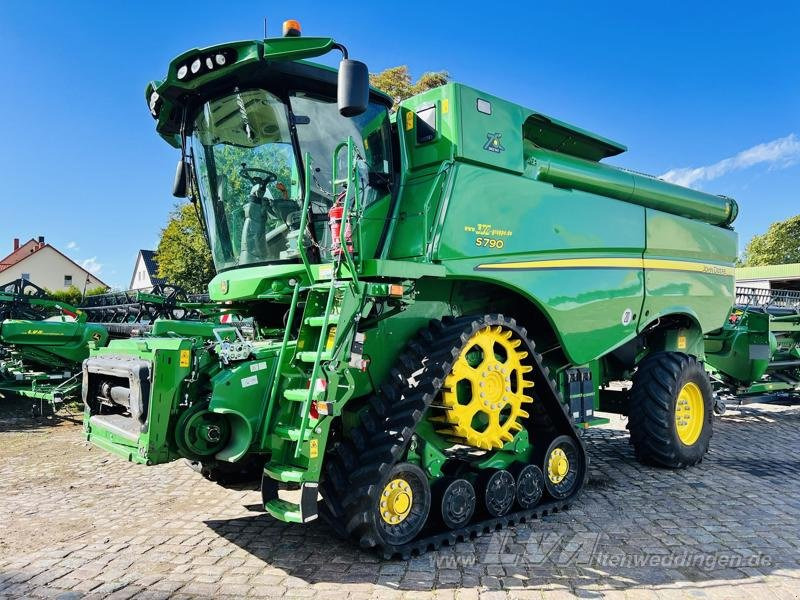 John Deere S790 - حصادة شاملة: صور 1 John Deere S790 - حصادة شاملة: صور 1