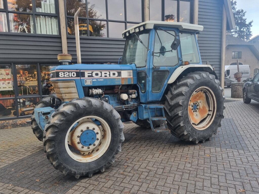 FORD 8210 - جرار: صور 2 FORD 8210 - جرار: صور 2