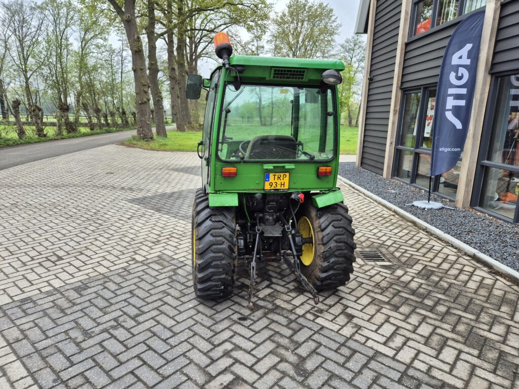 JOHN DEERE 2520 - جرار صغير: صور 4 JOHN DEERE 2520 - جرار صغير: صور 4